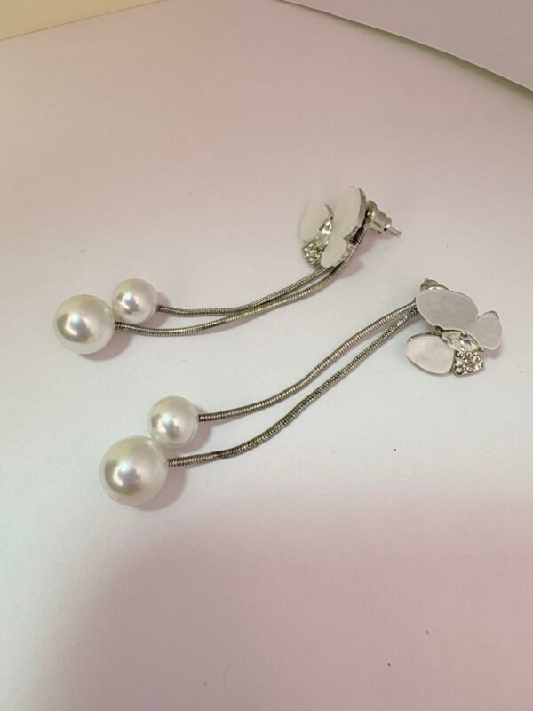 Floral Line Dangler Pearls