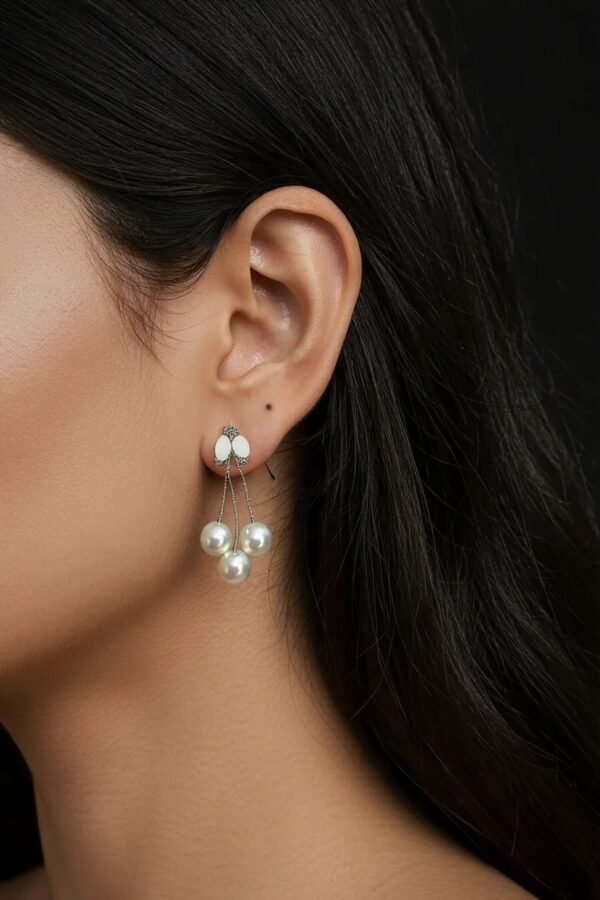 Floral Line Dangler Pearls